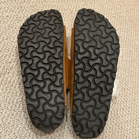 Birkenstocks sz 38 - Picture 4 of 6